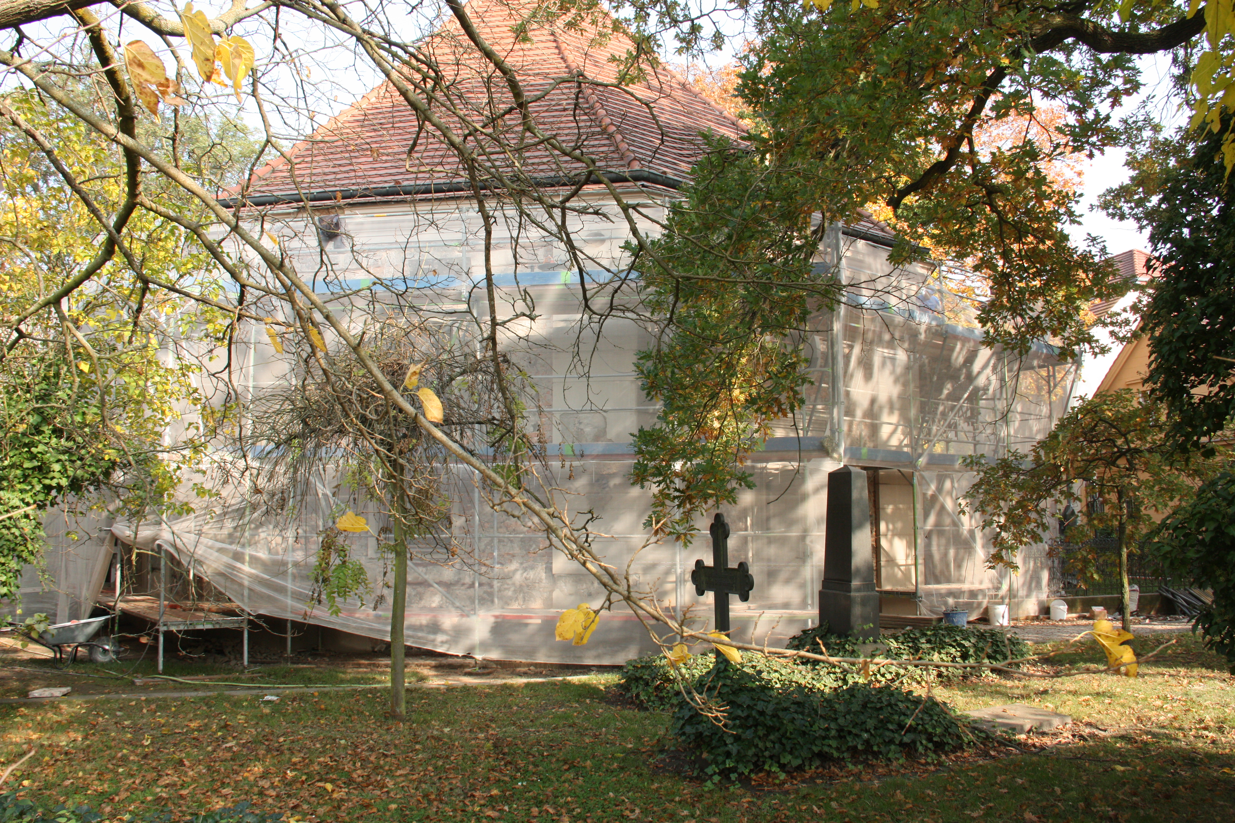 Die Alte Dorfkirche in Berlin-Zehlendorf © Lothar Beckmann